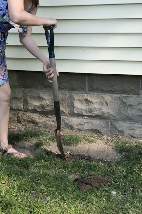 tire rim water hose holder