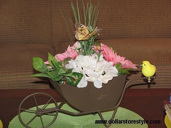 haz un centro de mesa floral con flores falsas
