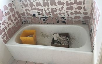 Renovación del baño con mosaico de piedra balinesa