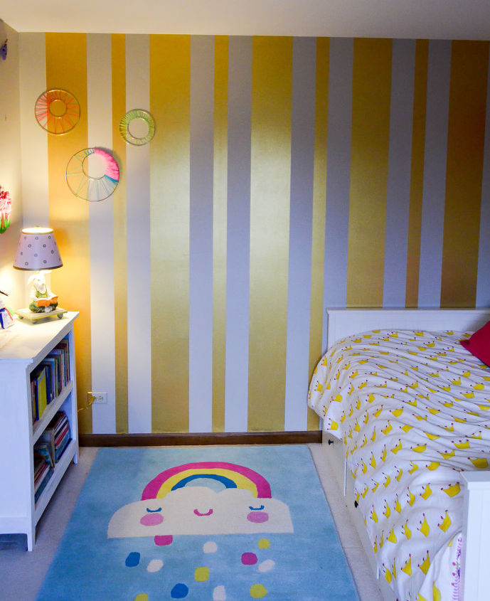 30 creative painting techniques ideas you must see, Stripe your walls with gold paint