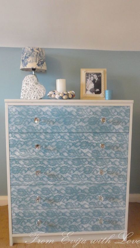 30 creative painting techniques ideas you must see, Spray paint with lace