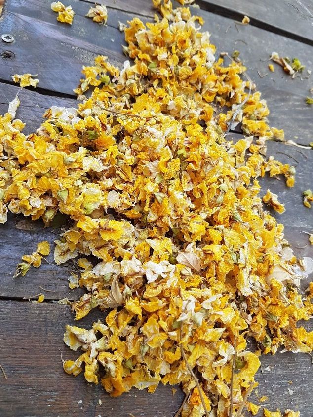 q decor ideas for these fallen dried flowers