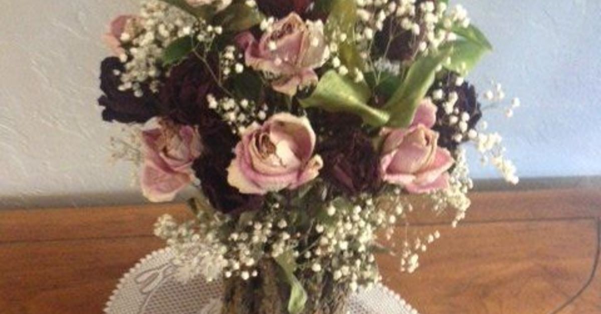 Dried Roses And Tree Bark Team Up For A Cheap But Classy Arrangement Hometalk