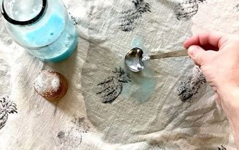 Vierta la solución de jabón para platos sobre las manchas y vea cómo desaparecen