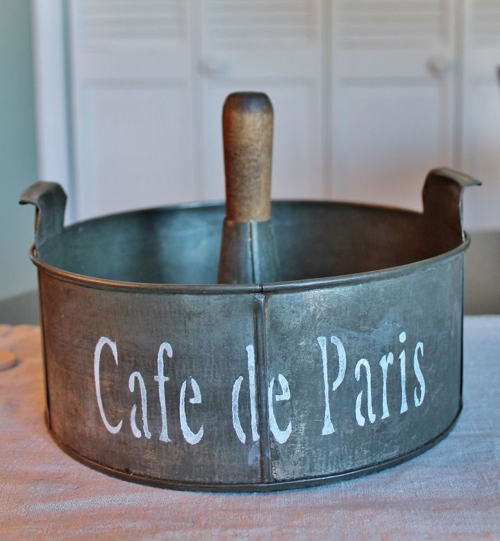 30 creative ways to repurpose baking pans, Turn it into a vintage tin caddy