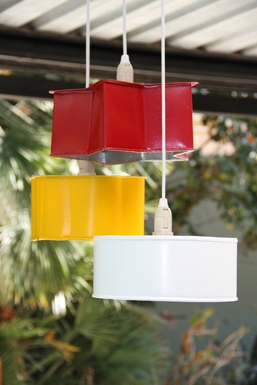 30 creative ways to repurpose baking pans, Turn it into a vibrant pendant light