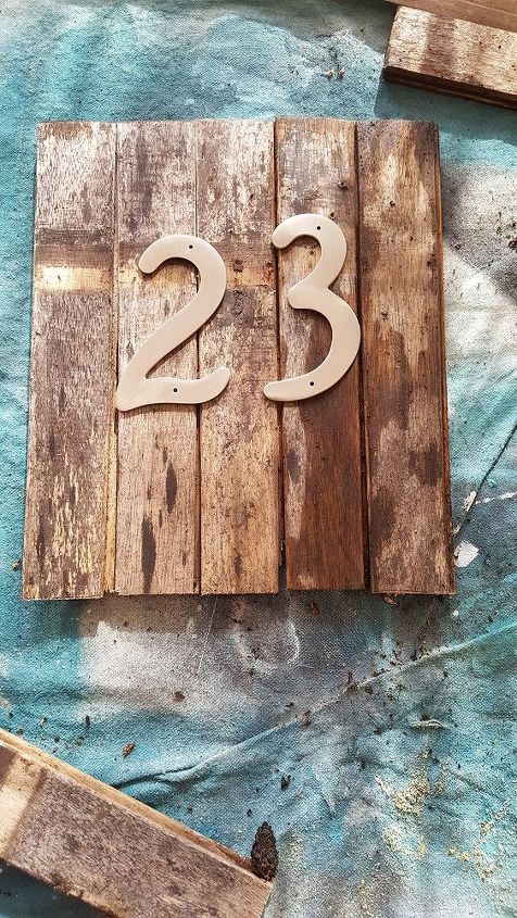 30 address signs that ll make your neighbors stop in admiration, Choose an old whisky barrel for a rustic look