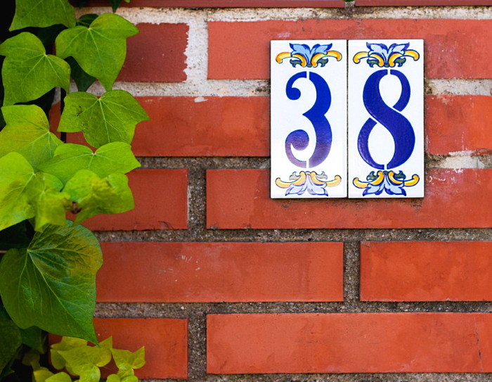 30 address signs that ll make your neighbors stop in admiration, An easy address number makeover idea