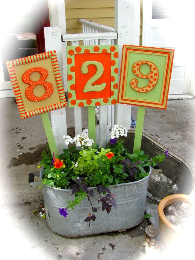 30 address signs that ll make your neighbors stop in admiration, Use frames and a planter