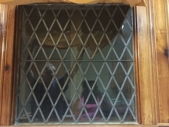 q how to paint an indoor window to look like stained glass