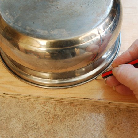 use an old saucepan to make a dog bowl holder