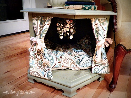 30 great ideas for every pet owner, Craft A Fancy Bed With A Table