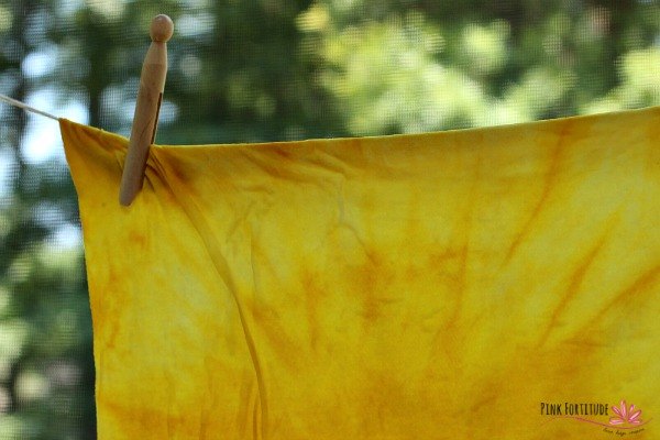 how to tie dye with turmeric