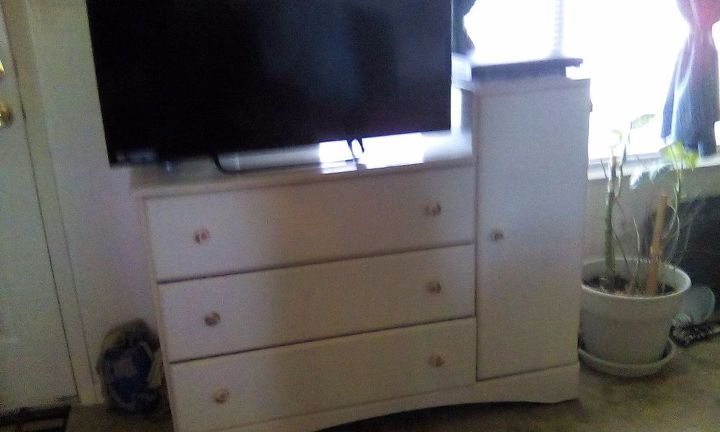 q what would be the best and less smell option to redo a chest