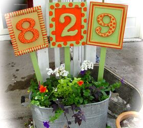 30 address signs that ll make your neighbors stop in admiration, Use frames and a planter