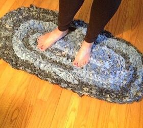 30 ways to use old jeans for brilliant craft ideas, Weave Jean Scraps Into A Shag Rug