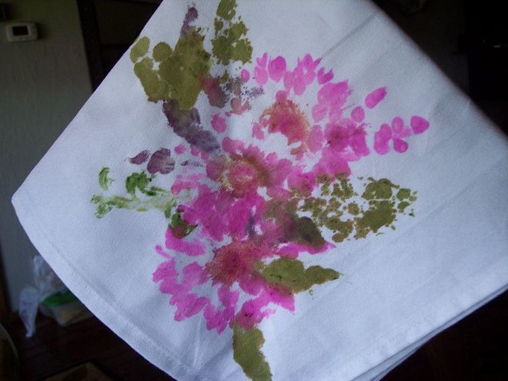 s 30 jaw dropping decorating techniques you ve never seen before, Hammer flowers on napkins for fun decor