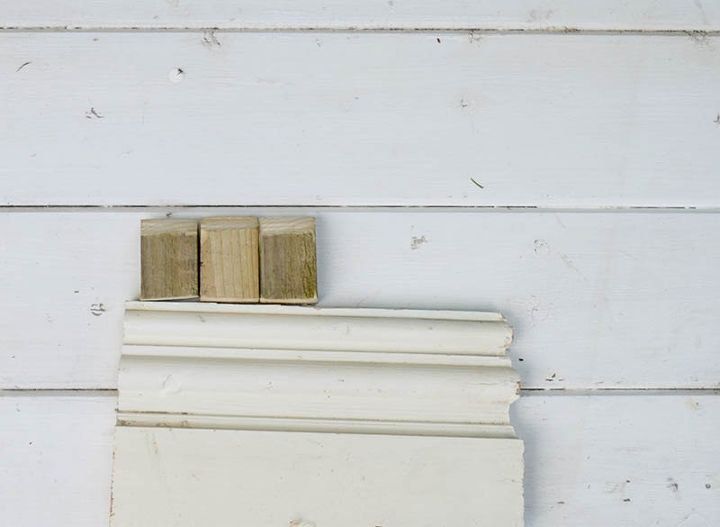 un uso super bonito de la madera de desecho un llavero de pared