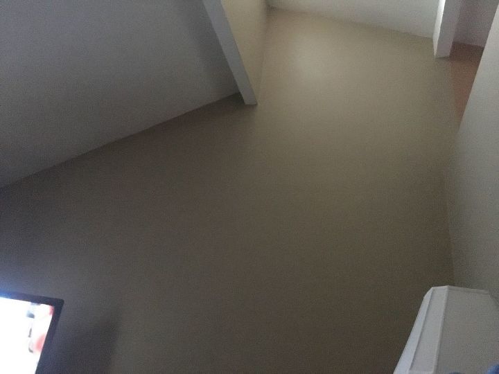 q what s the best way to layout pictures and da large wall
