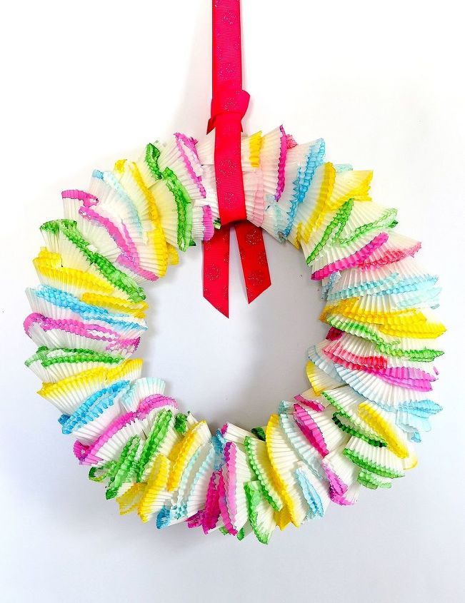 s 30 fabulous wreath ideas that will make your neighbors smile, Show off your sweet tooth with cupcake iners