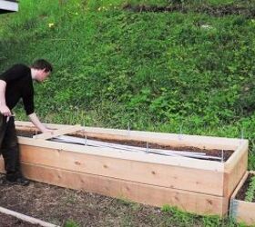 Easy DIY Hinged HOOPHOUSE For Raised Bed | Hometalk