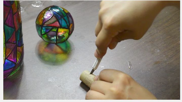 faux stained glass wine bottle using food coloring