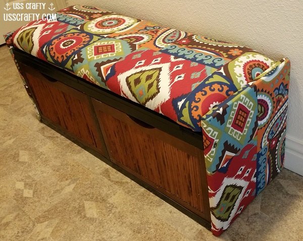 30 amazing ways to organize your shoes, Stuff them in a beautified entryway bench