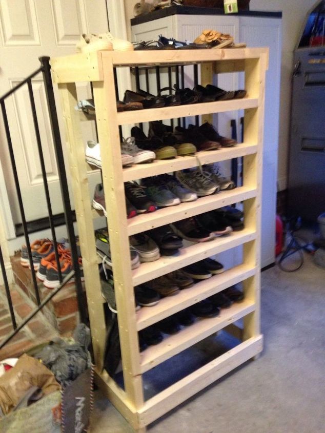 30 amazing ways to organize your shoes, Replace the mess with a tall rack