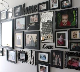 31 creative ways to fill empty wall space, Turn your memories into a gallery wall