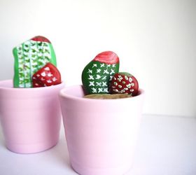 s 30 ideas to make your office look great, Adorable beach pebble cactus