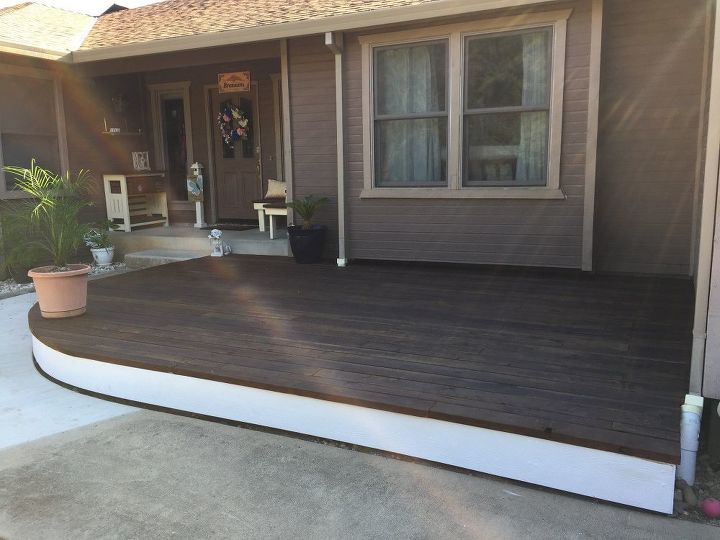 14 new and affordable ways to add curb appeal, 9 Curved Floating Deck