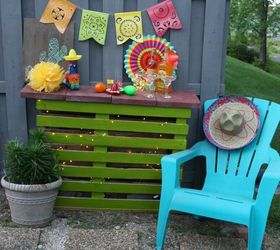 30 neat ideas to upgrade your backyard, Make this funky mobile pallet bar