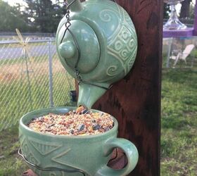 30 neat ideas to upgrade your backyard, Hang a pretty bird feeder