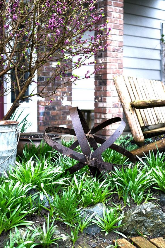 31 creative garden features perfect for summer, Decorate with barrel bars and twine