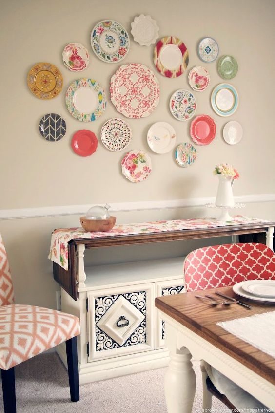 30 brilliant things you can make from cheap thrift store finds, Plate collection to gorgeous wall hanging