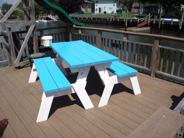 How to Make a DIY Convertible Picnic Table That Folds Into