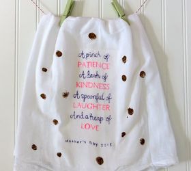 s 10 lovely ways decorate those plain tea towels you have, Press In Your Thumb For A Cookie Print