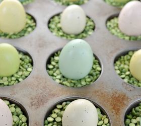 31 clever ideas to reuse muffin pans and cupcake liners, Get This Unique Easter Decoratin