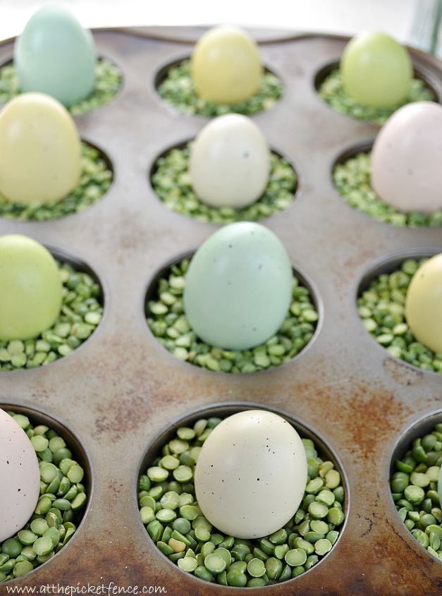 31 clever ideas to reuse muffin pans and cupcake liners, Get This Unique Easter Decoratin