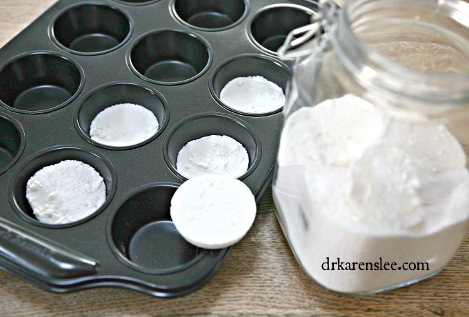 31 ideas ingeniosas para reutilizar moldes de magdalenas y moldes para magdalenas, Prepare Tabletas Naturales de Detergente para Lavavajillas