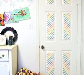 15 maneras brillantes de renovar tu dormitorio aburrido, Recorta cinta Washi de colores en una puerta