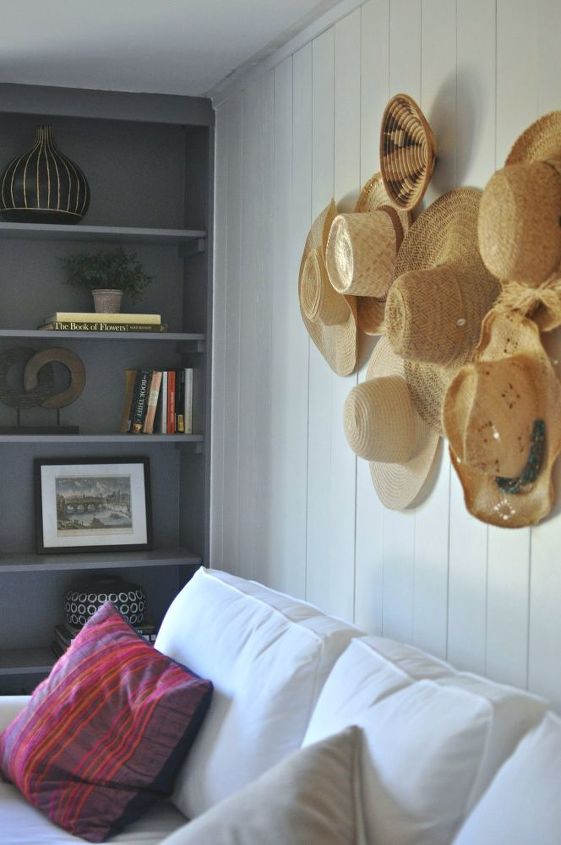 s 15 maneras brillantes de renovar tu dormitorio aburrido, Instale un tablero vertical