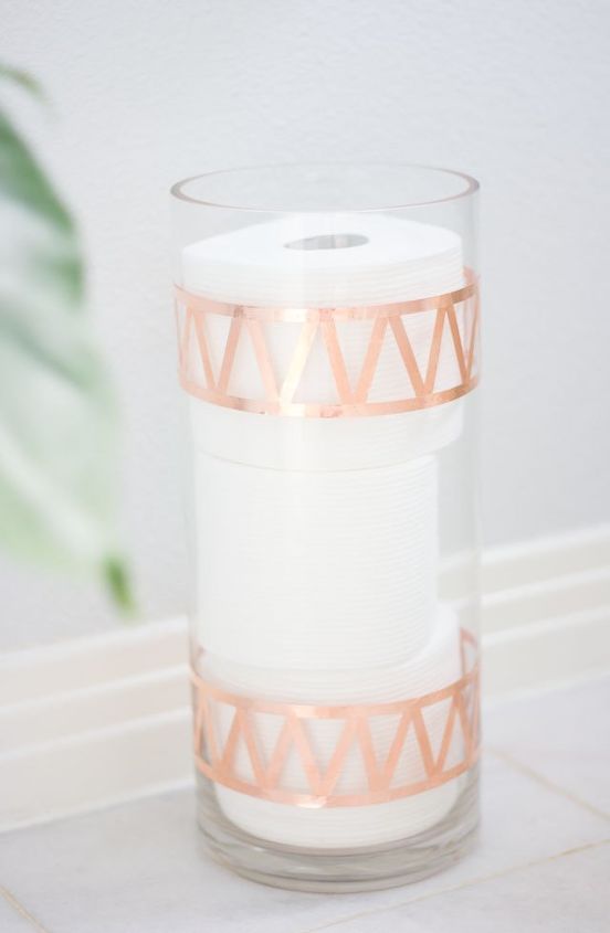 30 timas maneiras de manter sua casa organizada, Transforme um vaso de vidro em um elegante armazenamento de papel higi nico