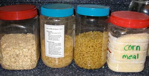16 ideas de contenedores de almacenamiento por menos de 10 dlares, Reutiliza los tarros de pl stico de mantequilla de cacahuete