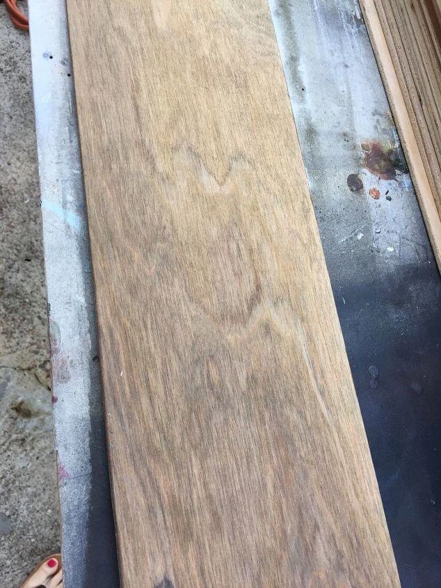 comedor refresh wood plank wall