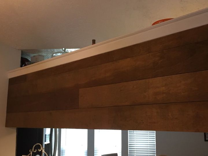 comedor refresh wood plank wall