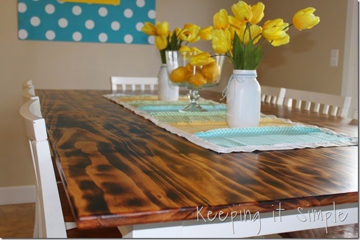 15 maneiras de fazer a mesa de jantar dos seus sonhos pela metade do preo, Mesa de jantar DIY com acabamento em madeira queimada DIY