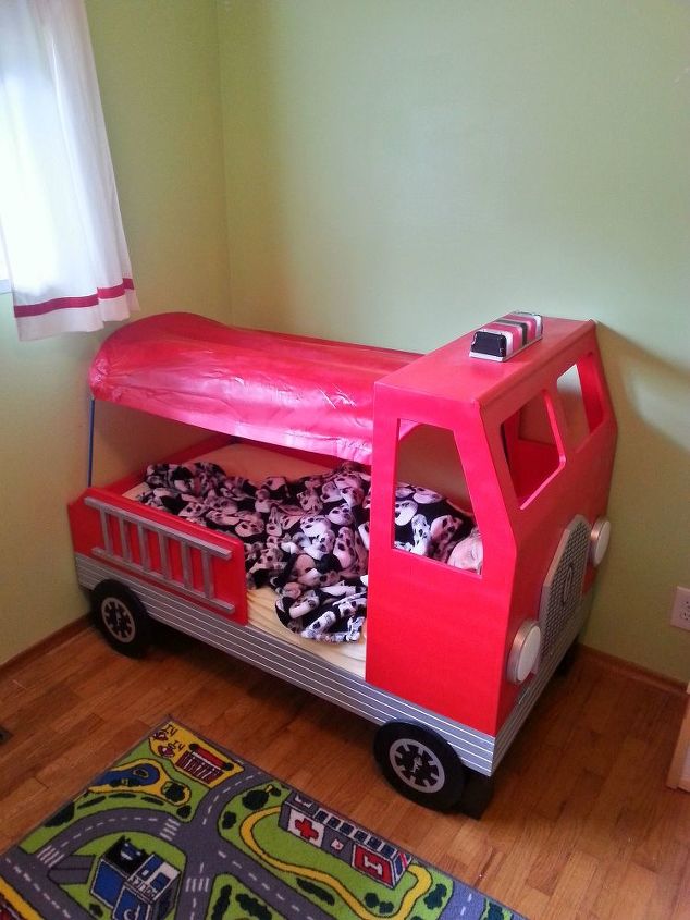 s 17 parents who deserve a standing ovation today, This Firetruck Toddler Bed