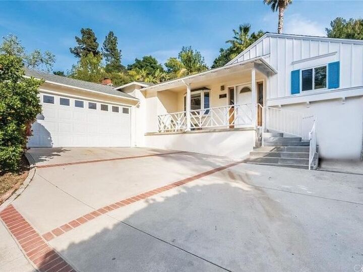 q how to give traditional ranch exterior a mid century vibe