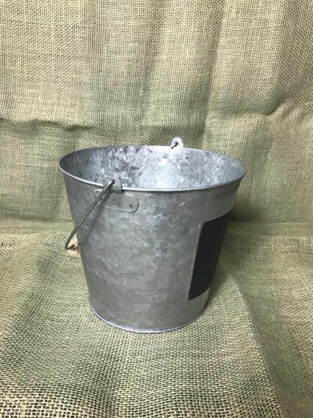 baldes de metal recebem uma reabilitao de rusto